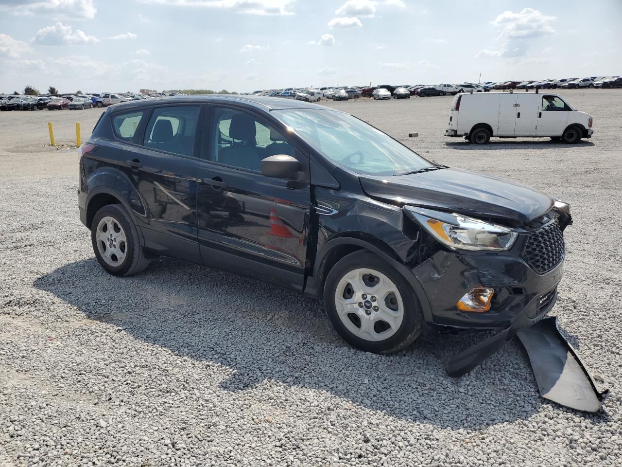 2017 Ford Escape S - Фото 4