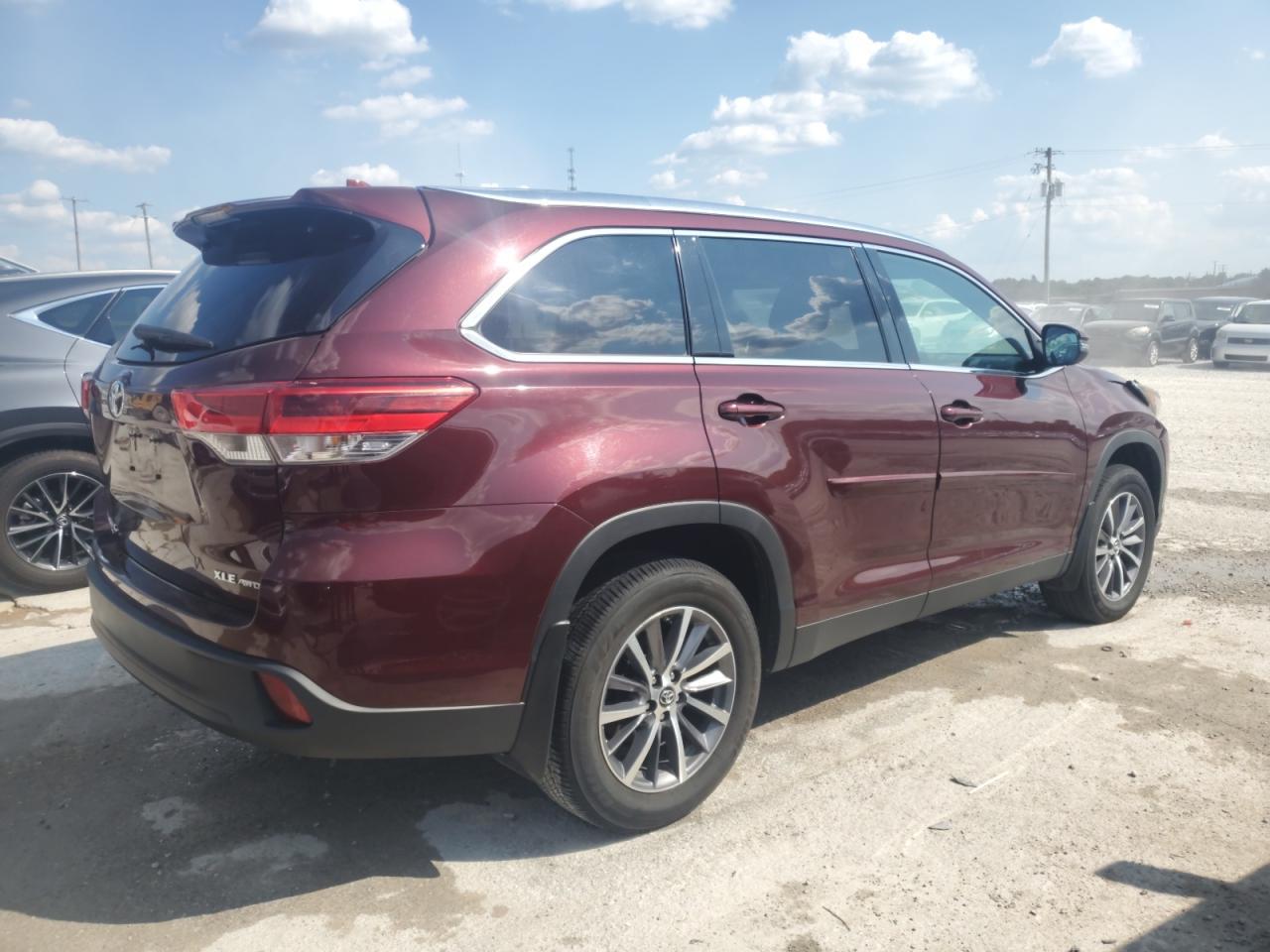 2019 Toyota Highlander Se - Фото 3