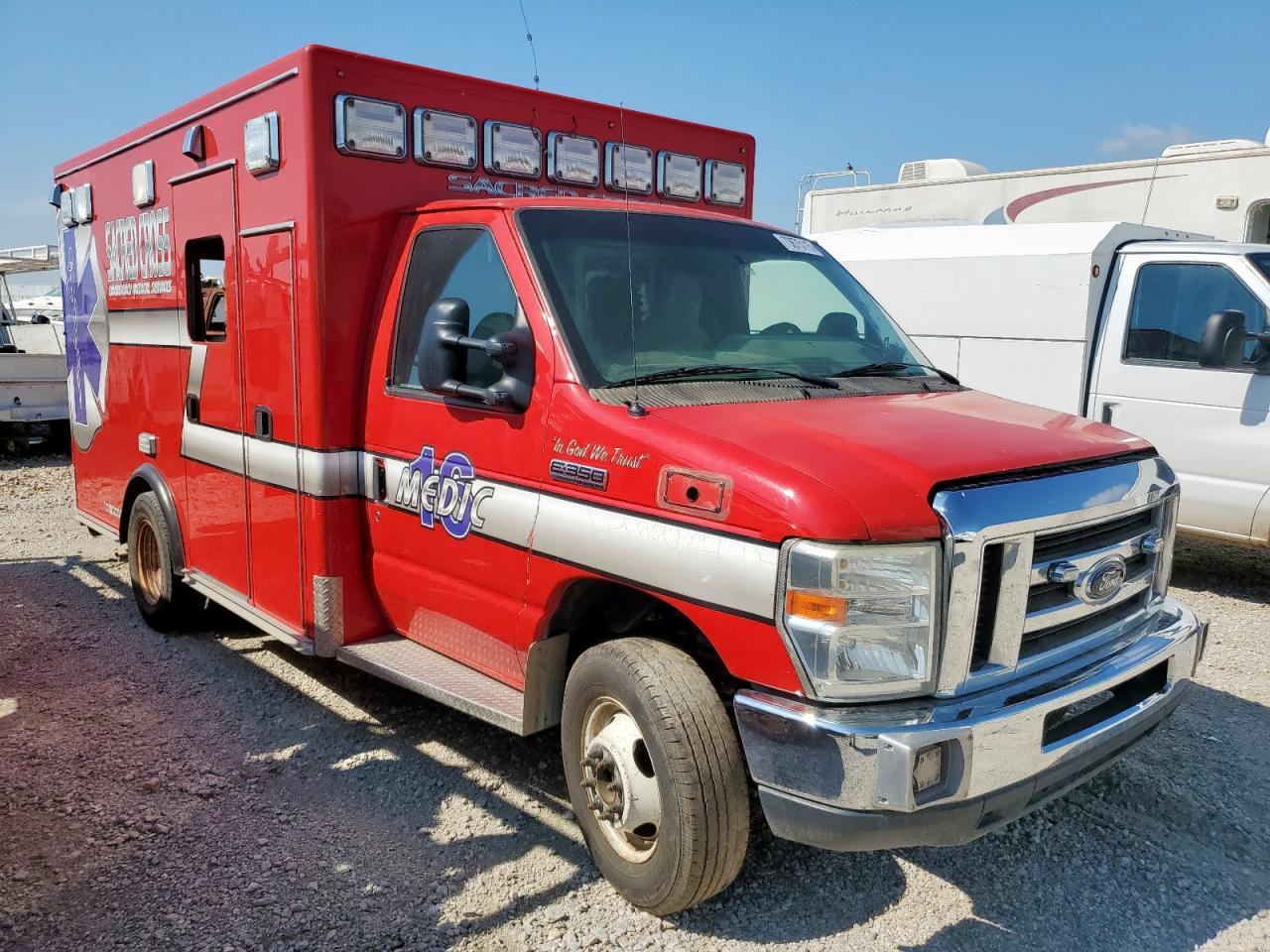 2015 Ford Econoline E350 Super Duty Cutaway Van - Фото 4