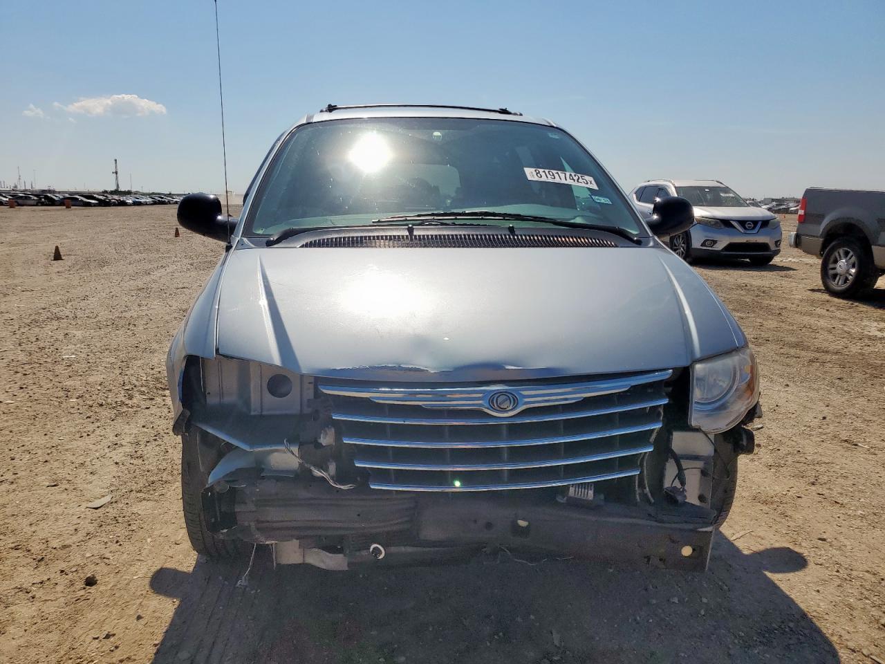 2005 Chrysler Town & Country Touring - Фото 5