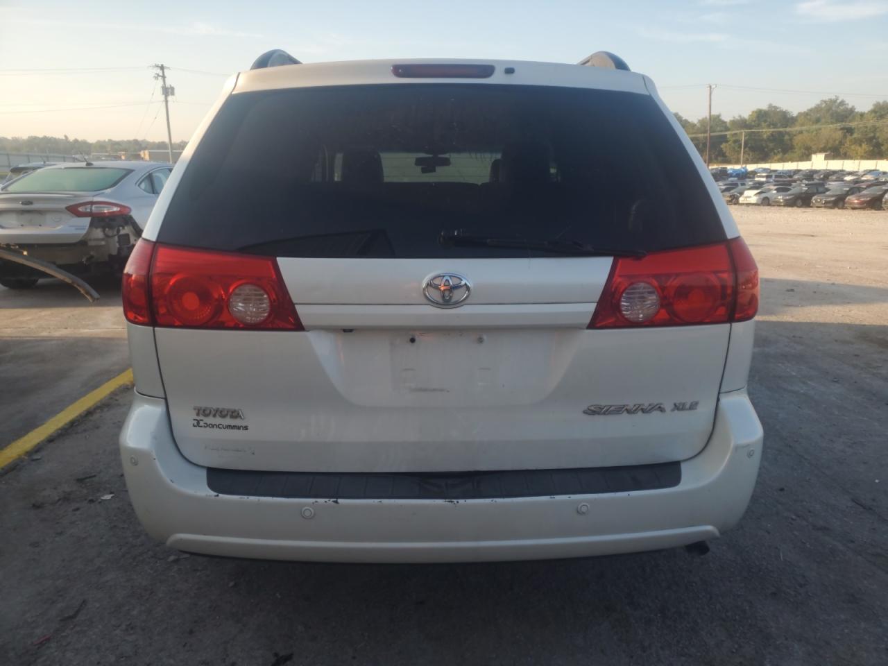 2010 Toyota Sienna Xle - Фото 6