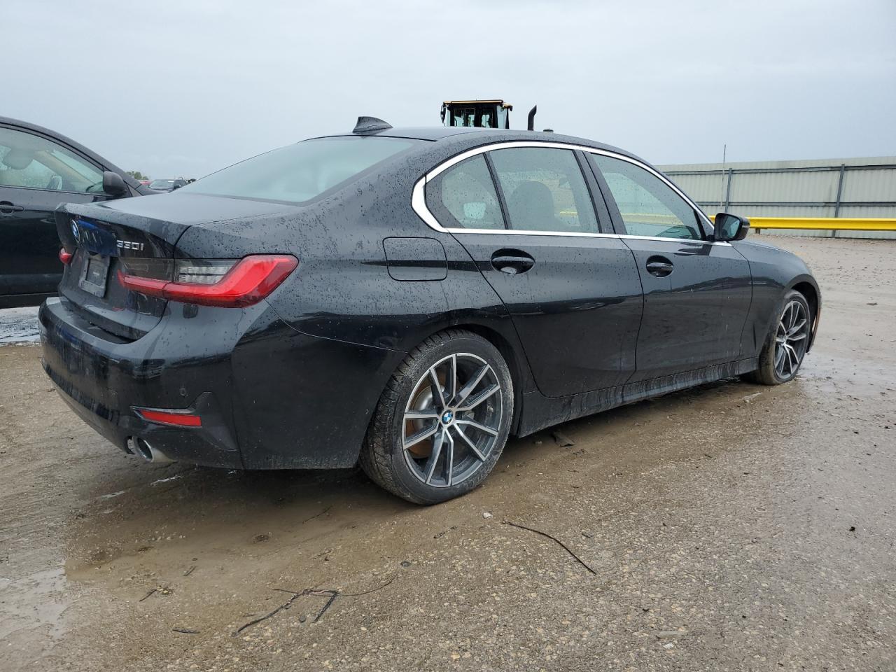 2020 BMW 330I - Фото 3
