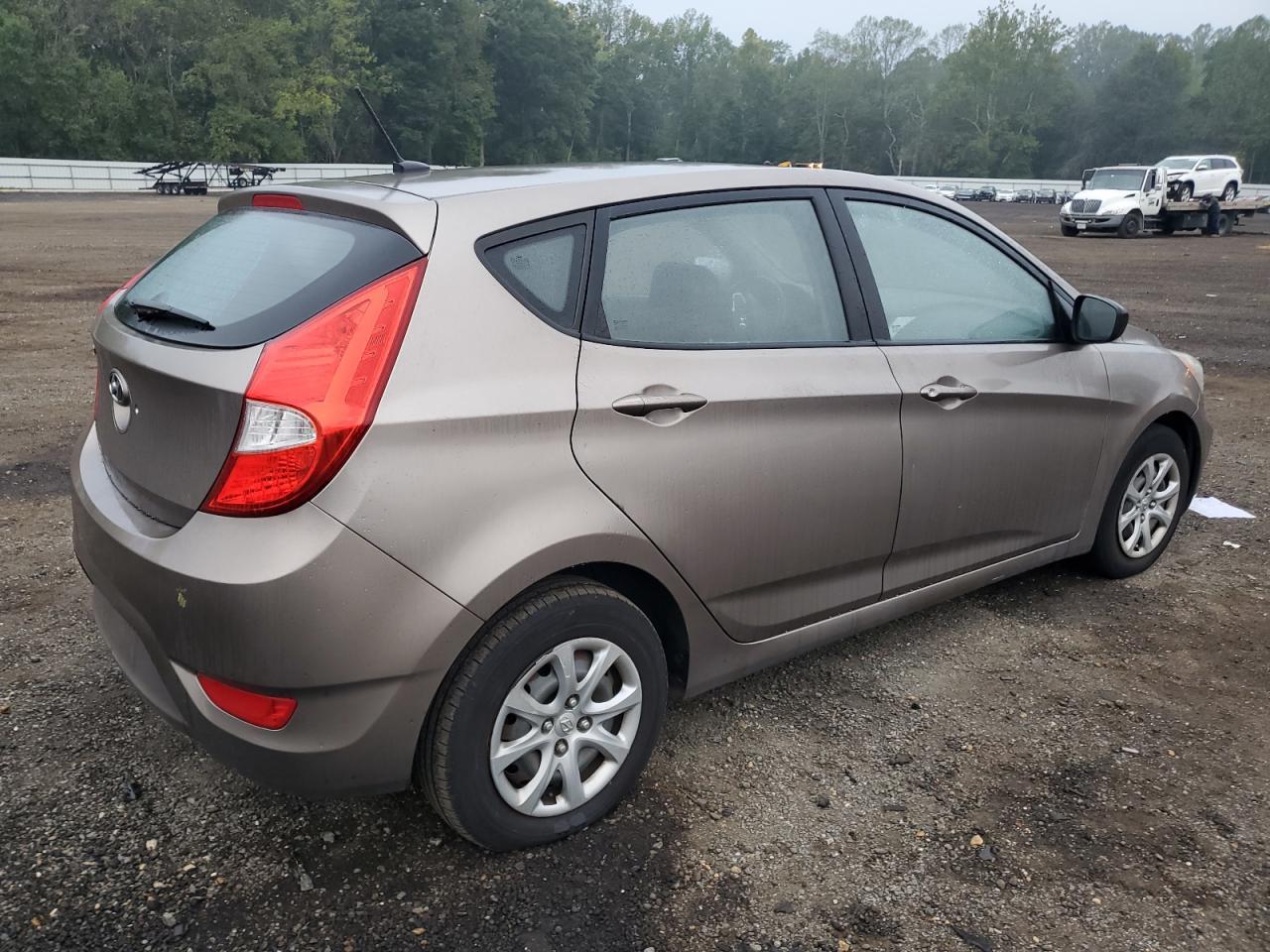 2012 Hyundai Accent Gls - Фото 3