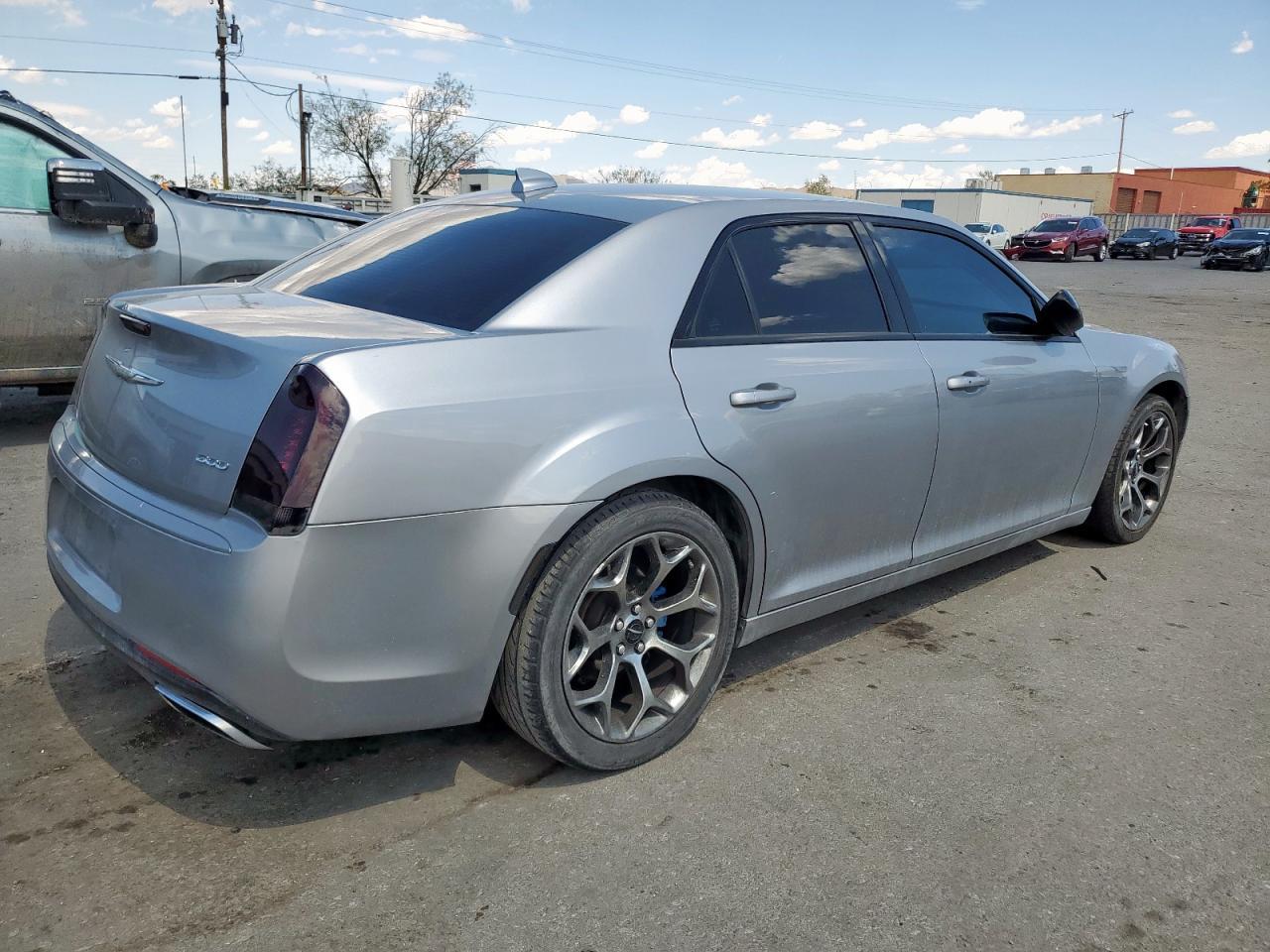 2018 Chrysler 300 Touring - Фото 3