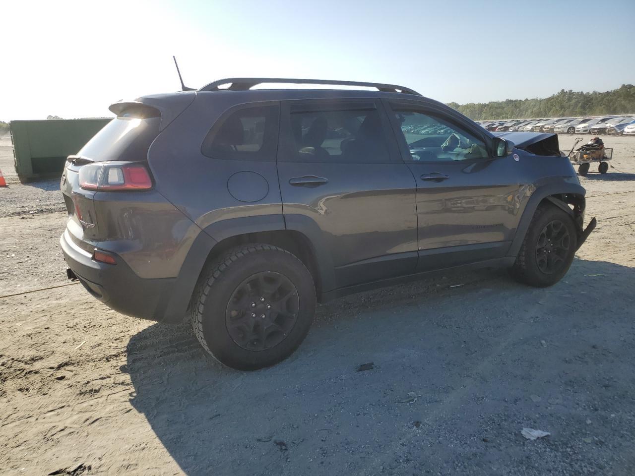 2019 Jeep Cherokee Trailhawk - Image 3