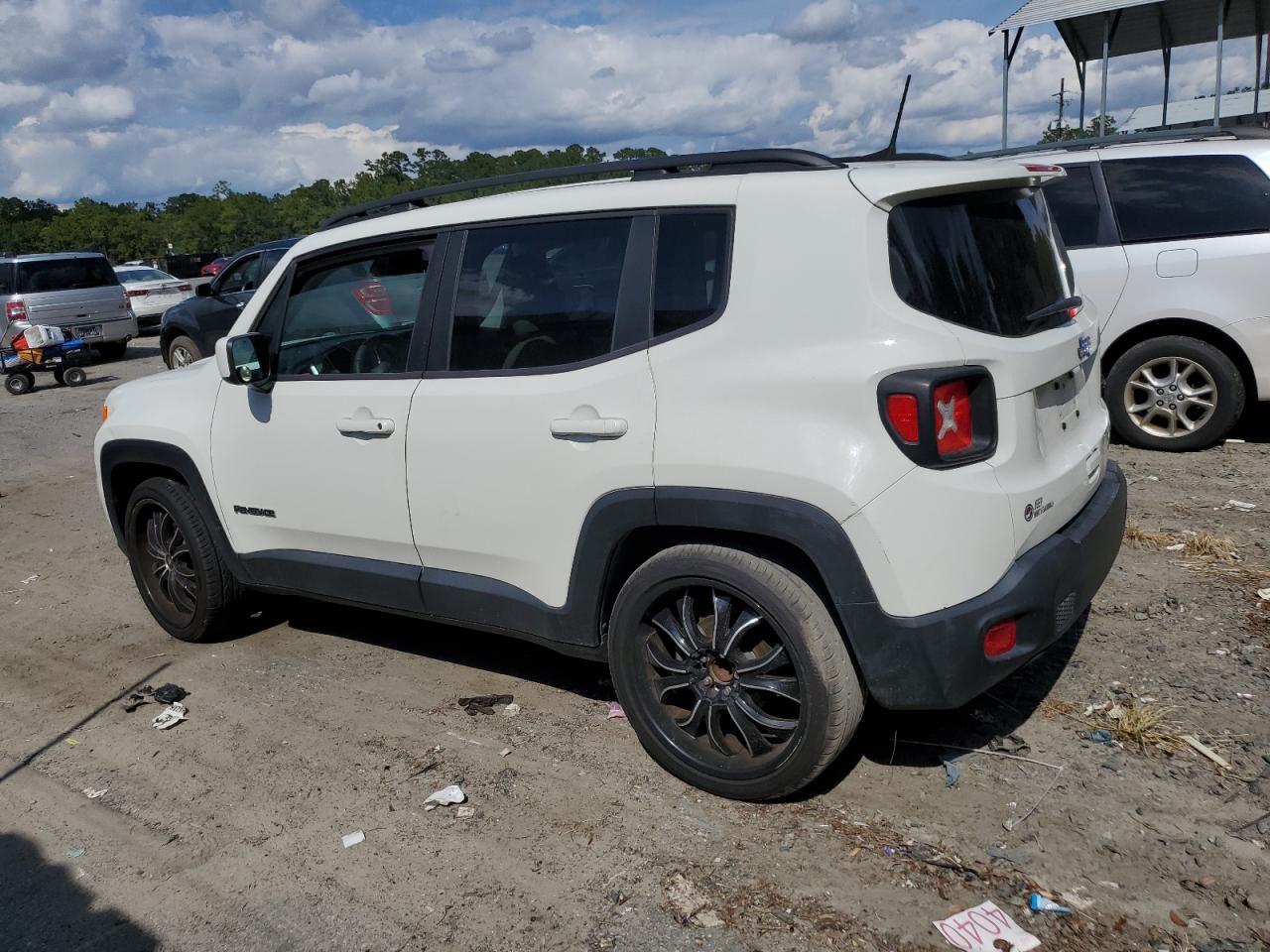 2019 Jeep Renegade Latitude - Image 2