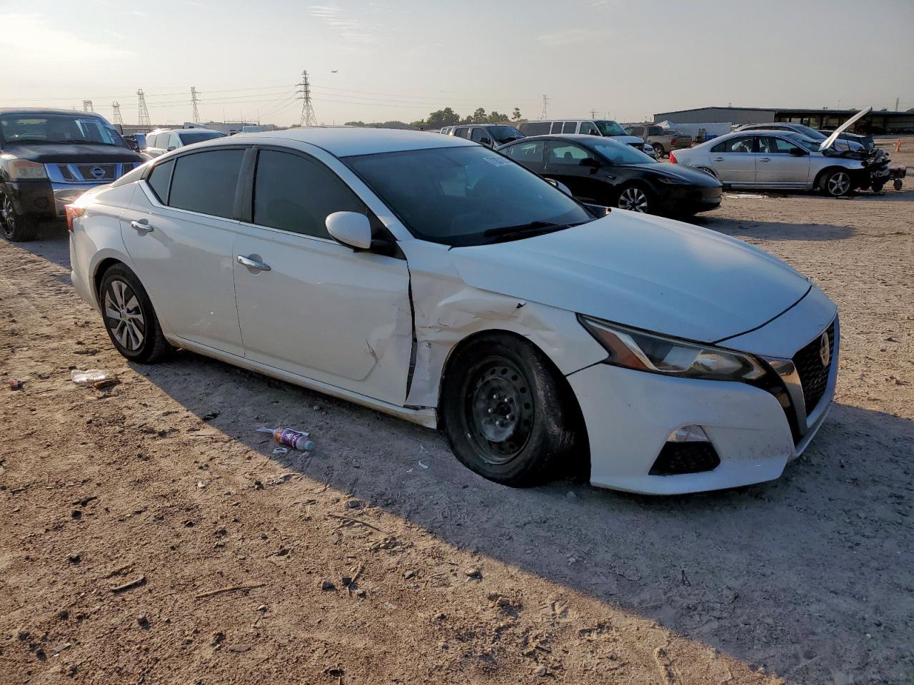 2019 Nissan Altima S - Image 4