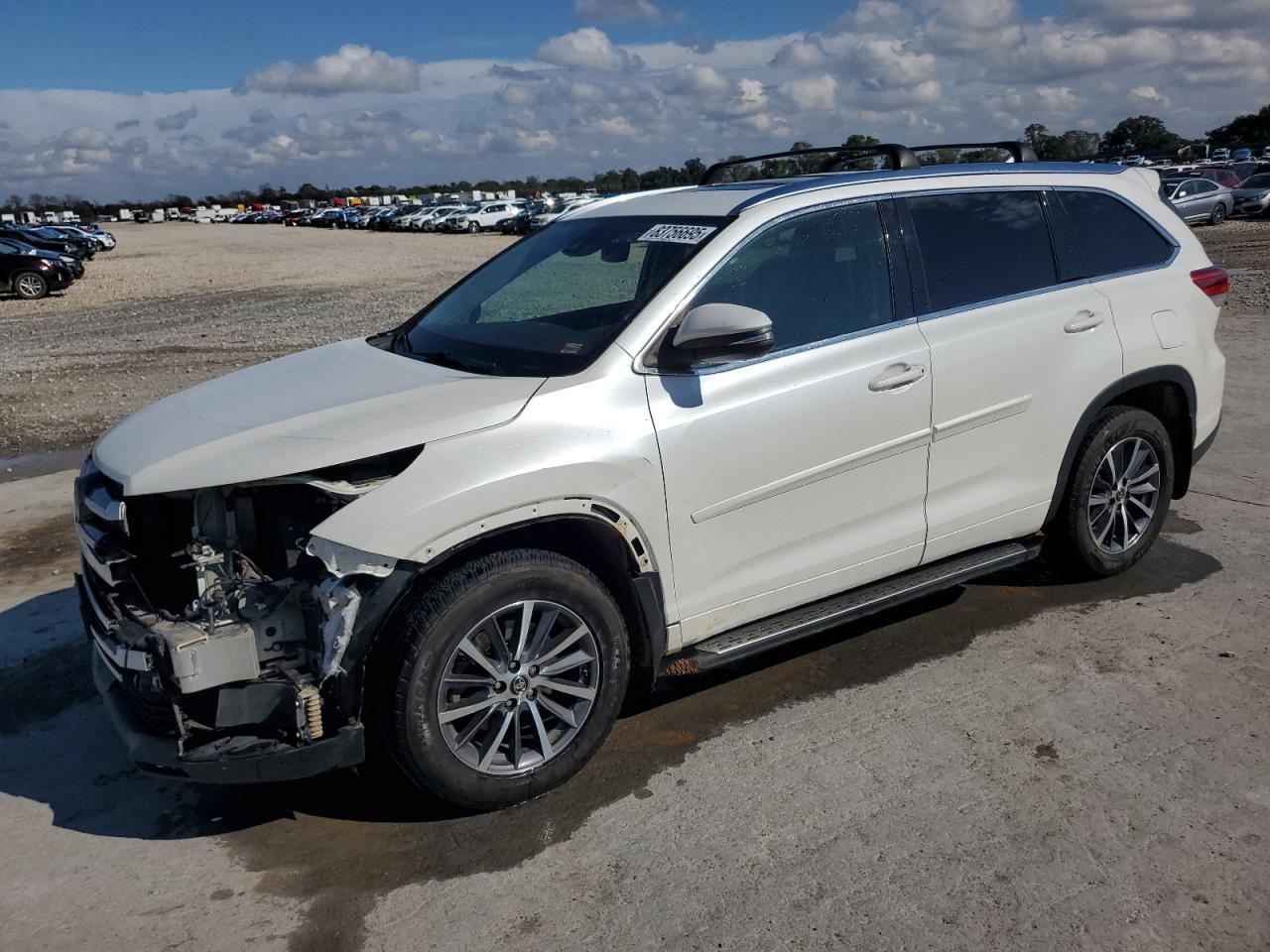 2017 Toyota Highlander Se