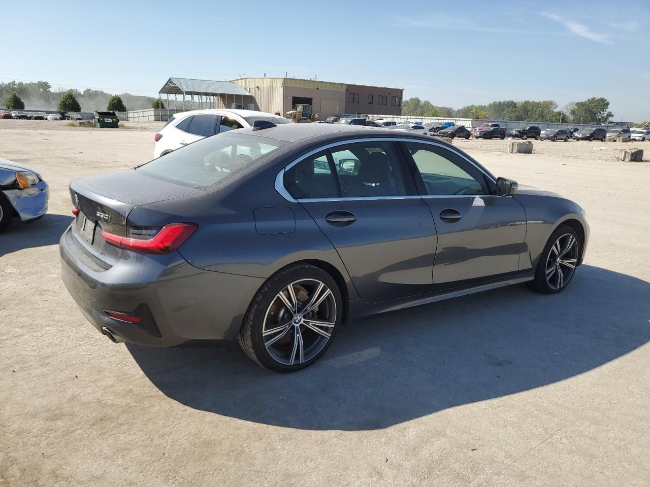 2019 BMW 330Xi - Фото 3
