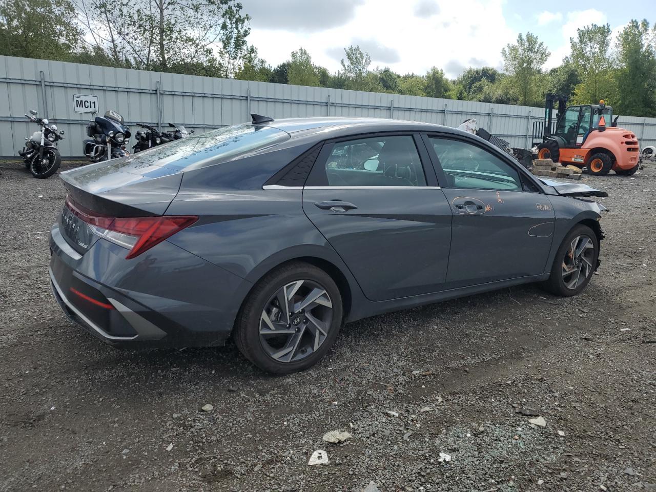 2025 Hyundai Elantra Limited - Фото 3
