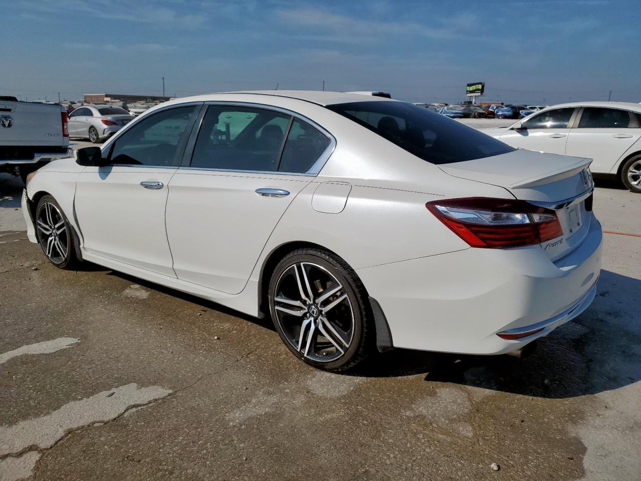 2017 Honda Accord Sport - Фото 2