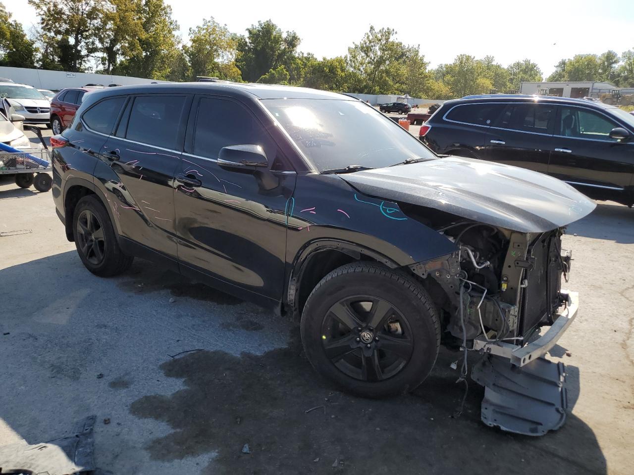 2020 Toyota Highlander L - Image 4