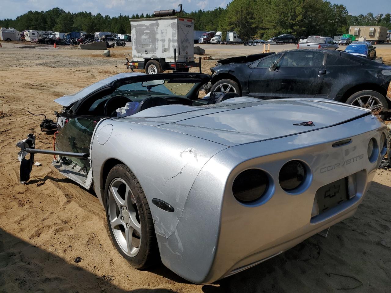 2001 Chevrolet Corvette - Фото 2