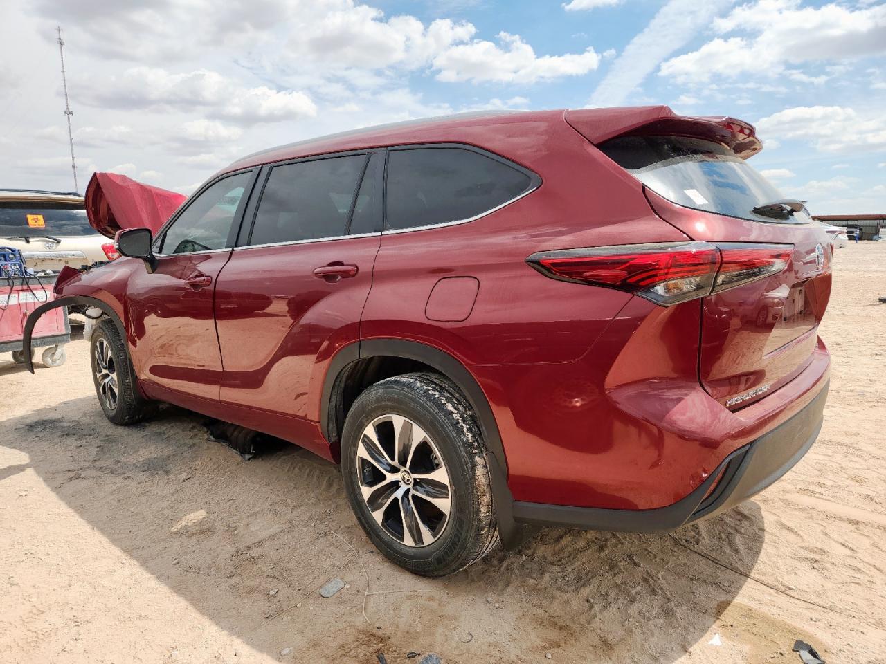 2023 Toyota Highlander L - Image 2