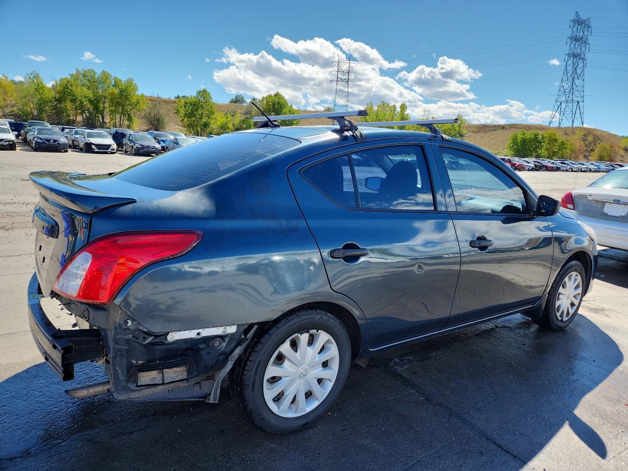 2017 Nissan Versa S - Фото 3