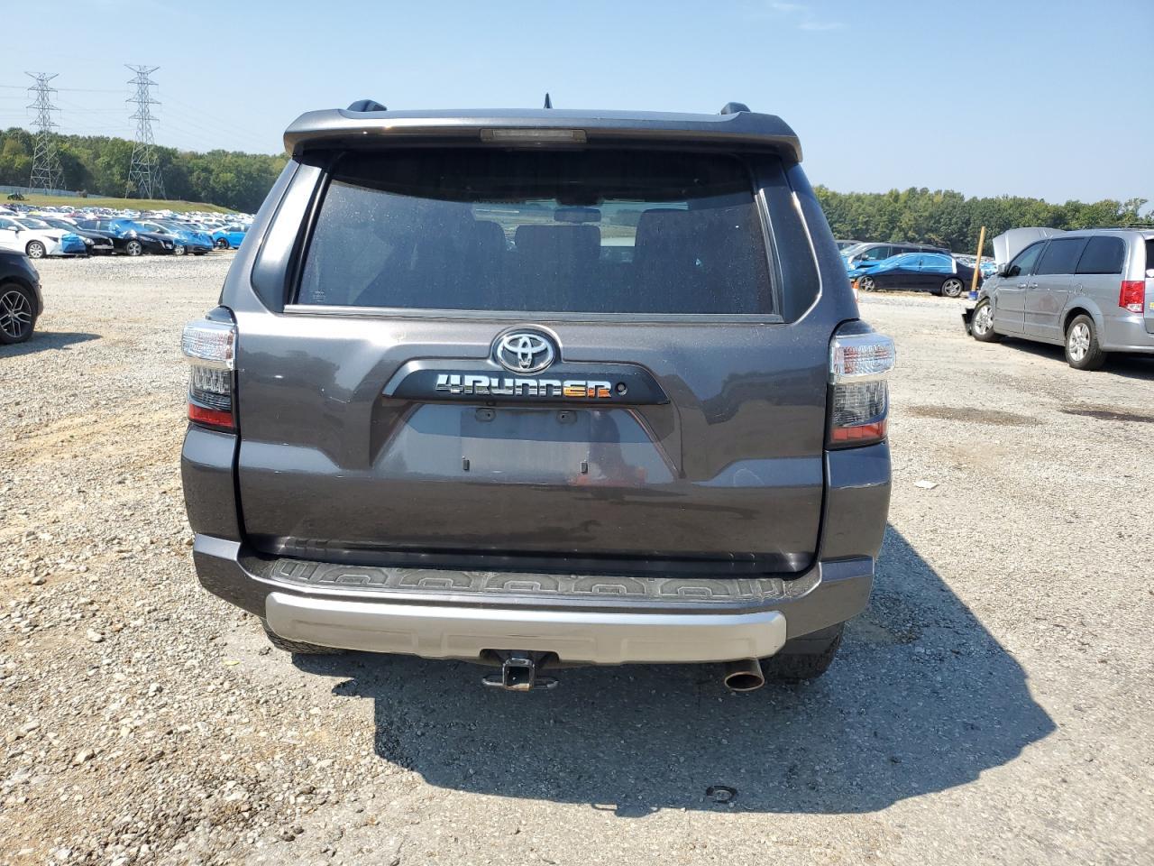 2017 Toyota 4Runner Sr5/Sr5 Premium - Image 6