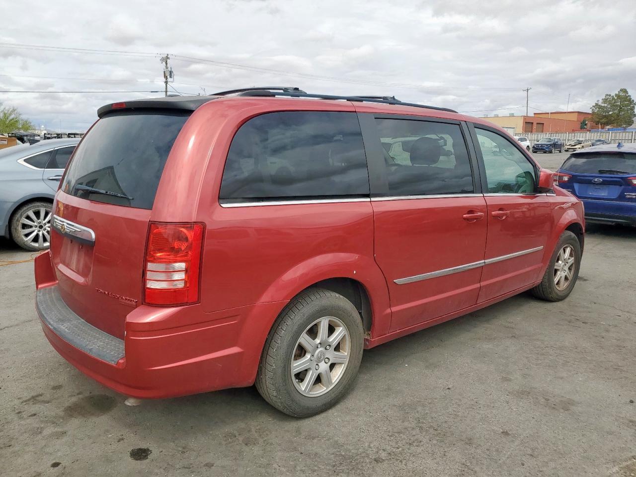 2010 Chrysler Town & Country Touring Plus - Image 3