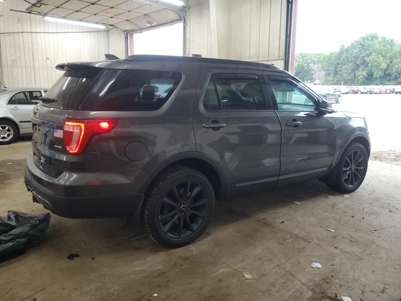 2017 Ford Explorer Xlt - Фото 3