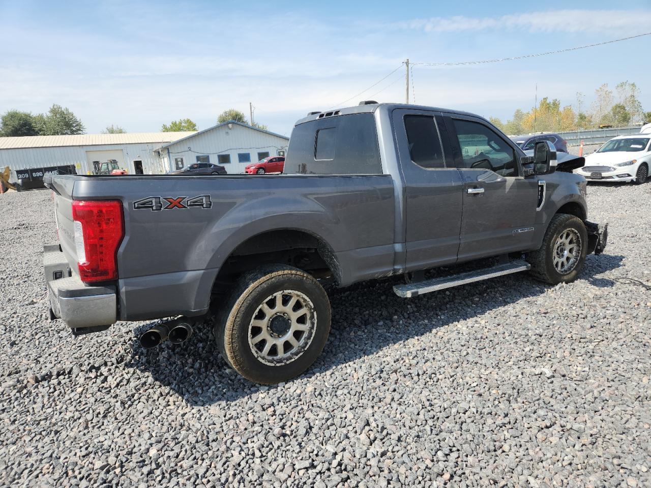2021 Ford F250 Super Duty - Фото 3