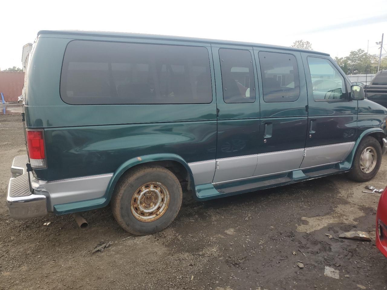 2000 Ford Econoline E150 Wagon - Image 3