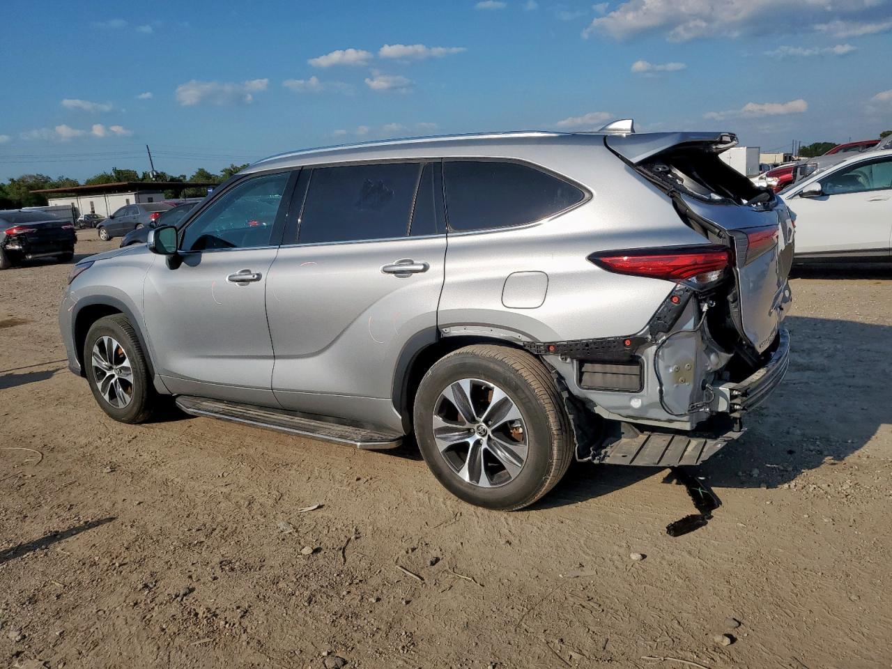 2021 Toyota Highlander Xle - Фото 2