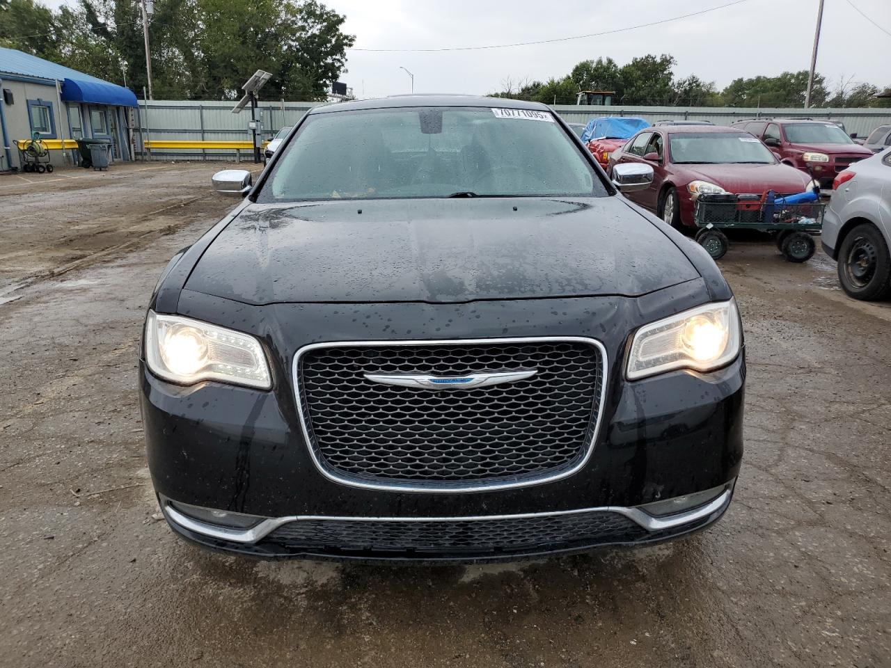 2016 Chrysler 300C - Фото 5