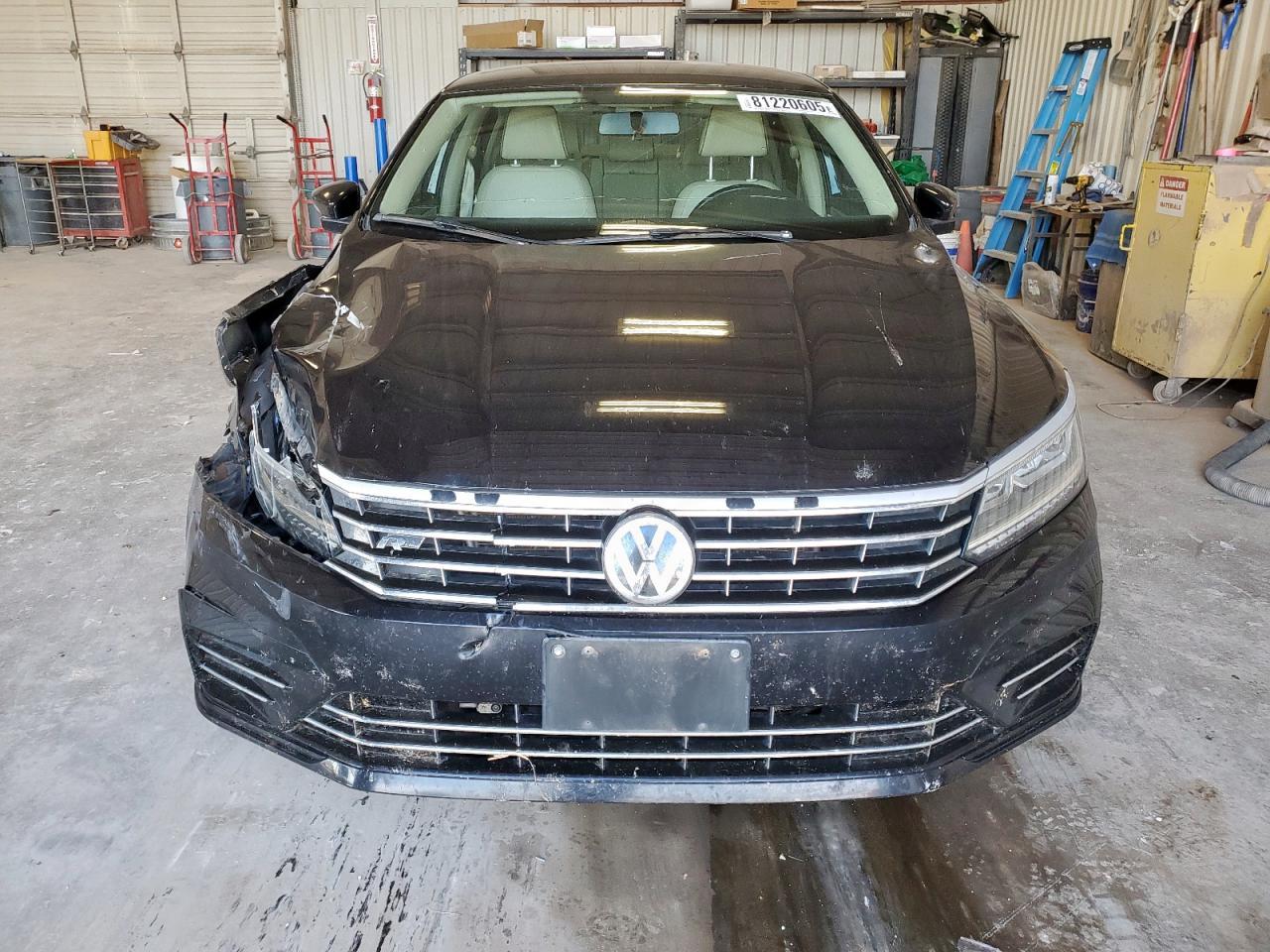 2017 Volkswagen Passat R-Line - Фото 5