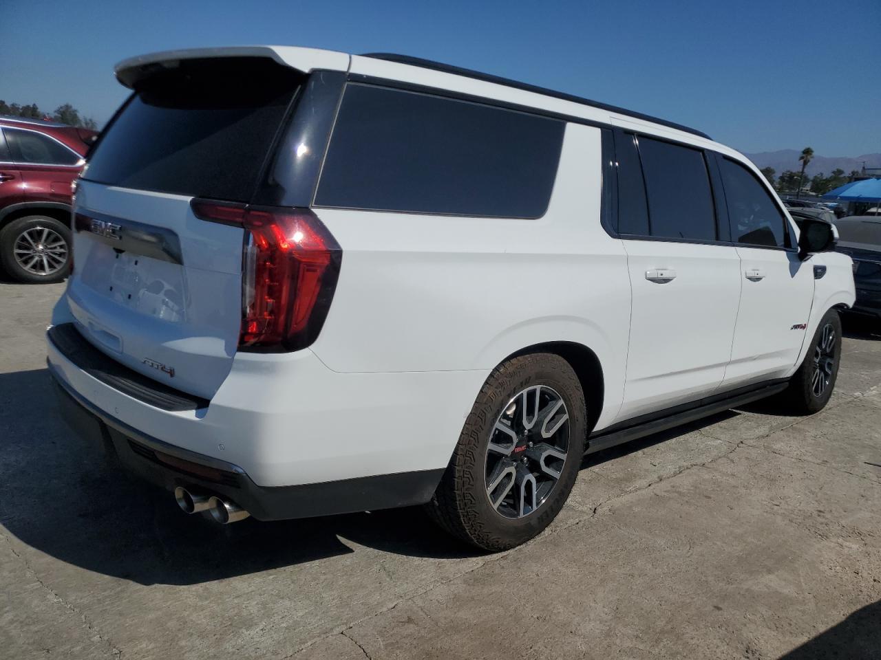 2024 GMC Yukon Xl K1500 At4 - Фото 3
