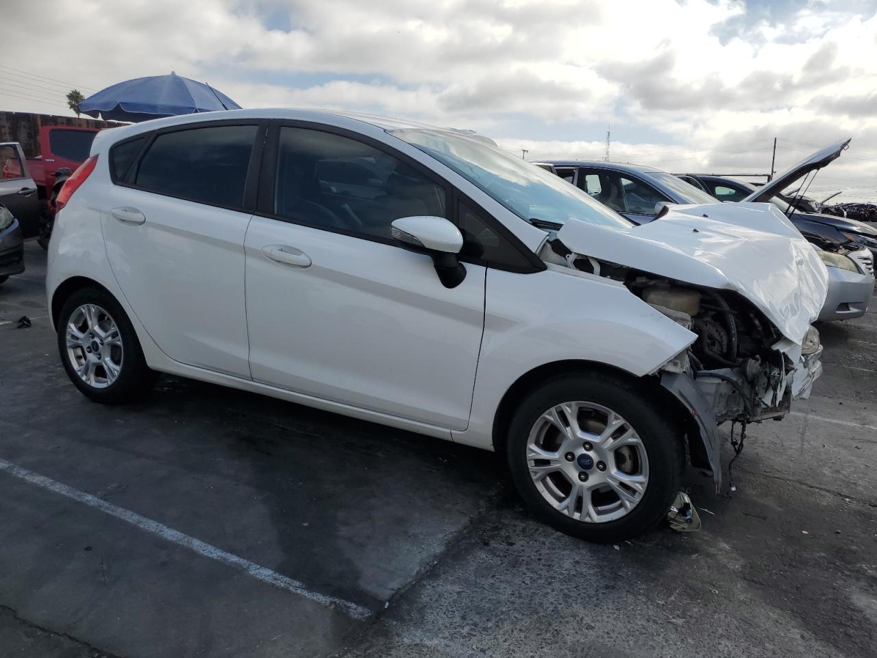 2015 Ford Fiesta Se - Фото 4