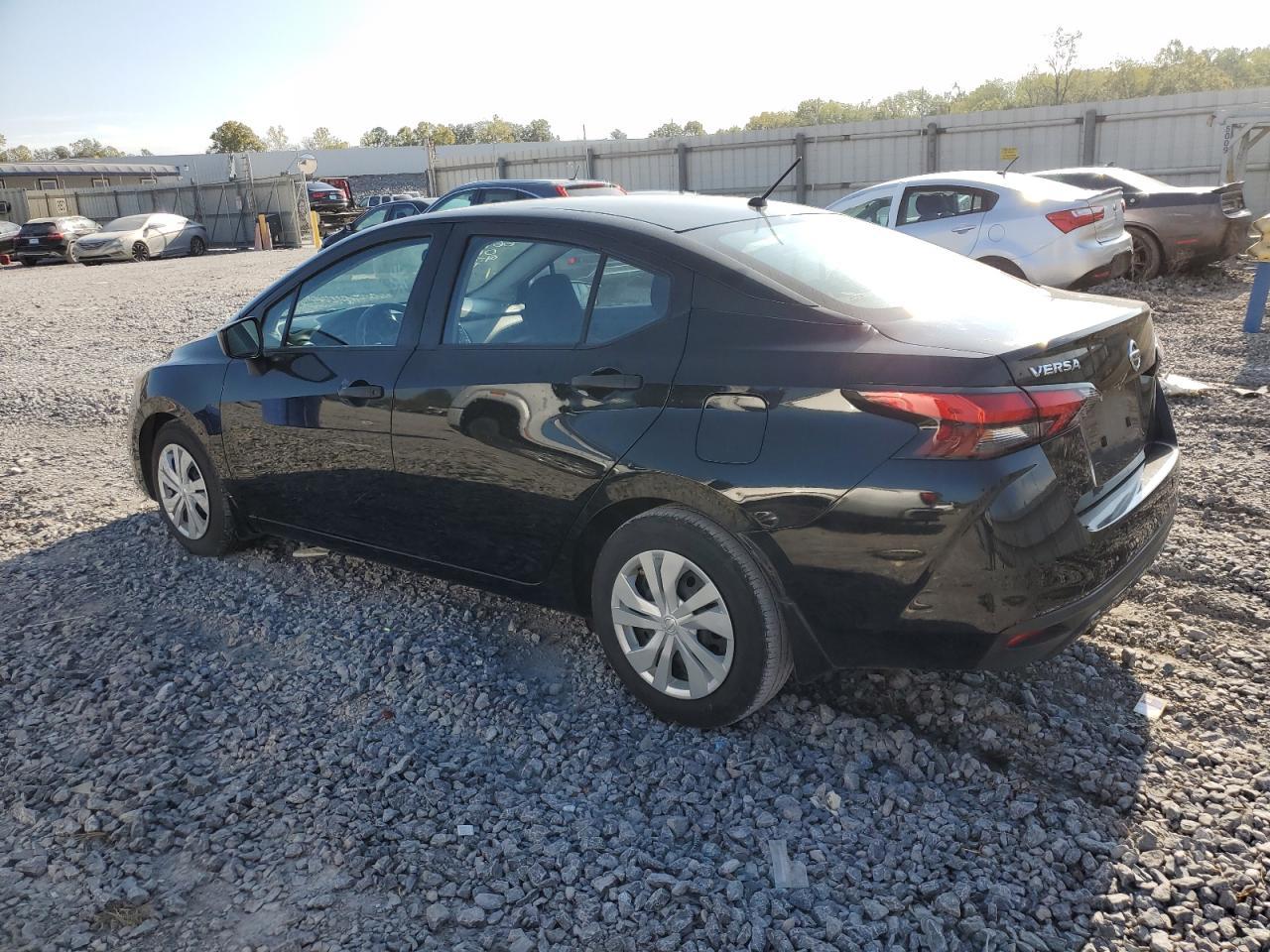 2021 Nissan Versa S - Фото 2