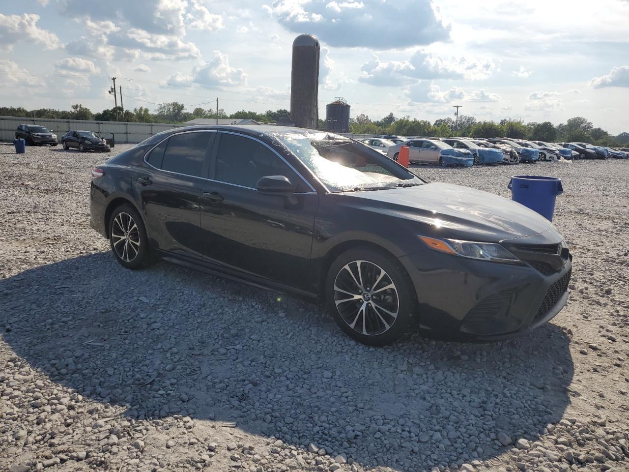 2020 Toyota Camry Se - Фото 4