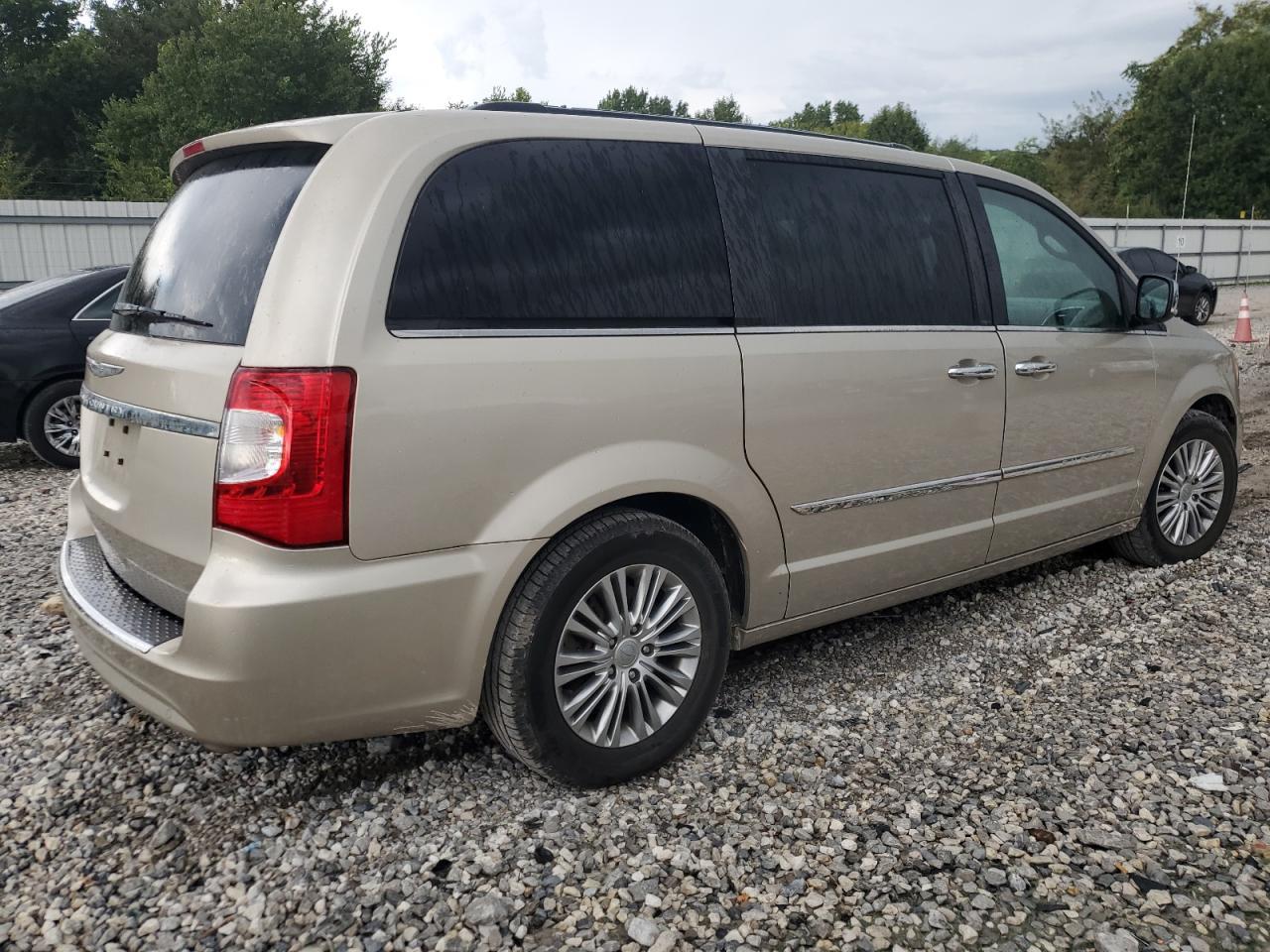 2014 Chrysler Town & Country Touring L - Фото 3