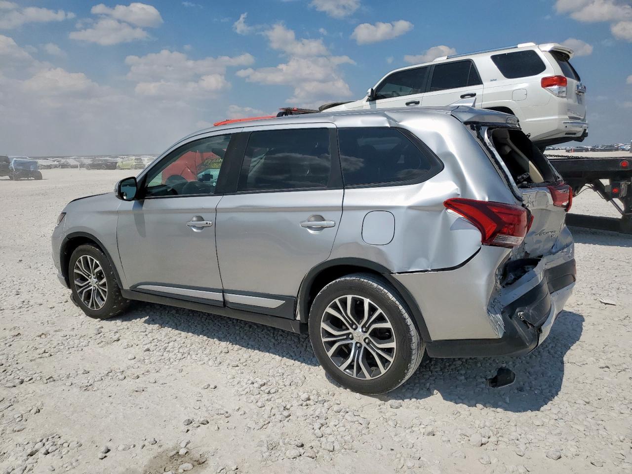 2018 Mitsubishi Outlander Se - Image 2