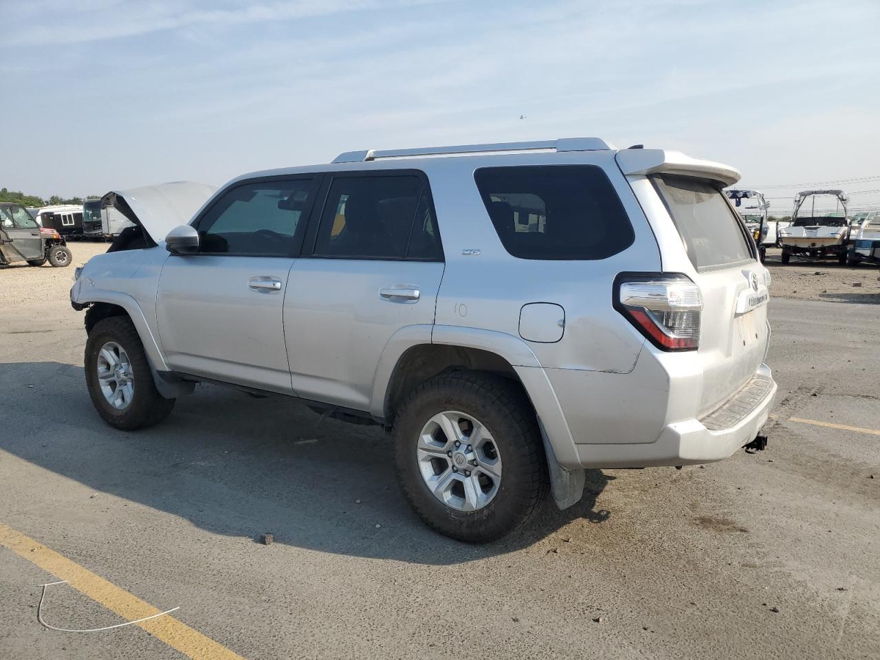 2018 Toyota 4Runner Sr5/Sr5 Premium - Image 2