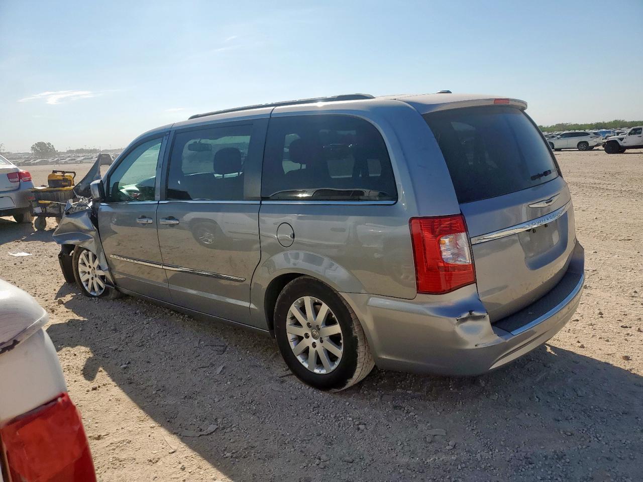 2014 Chrysler Town & Country Touring - Фото 2