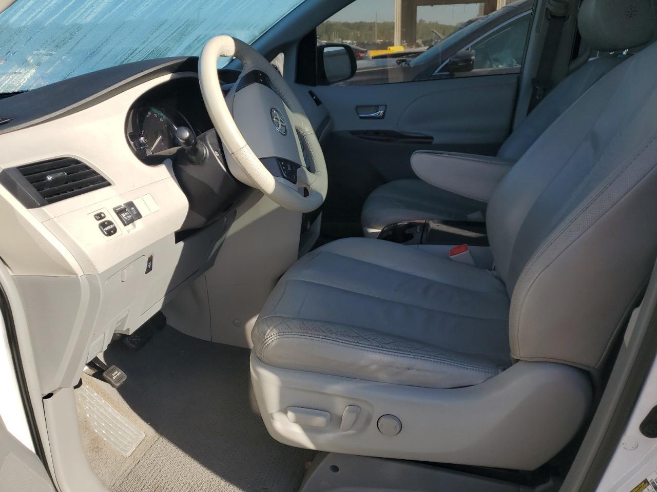 2011 Toyota Sienna Xle - Image 7