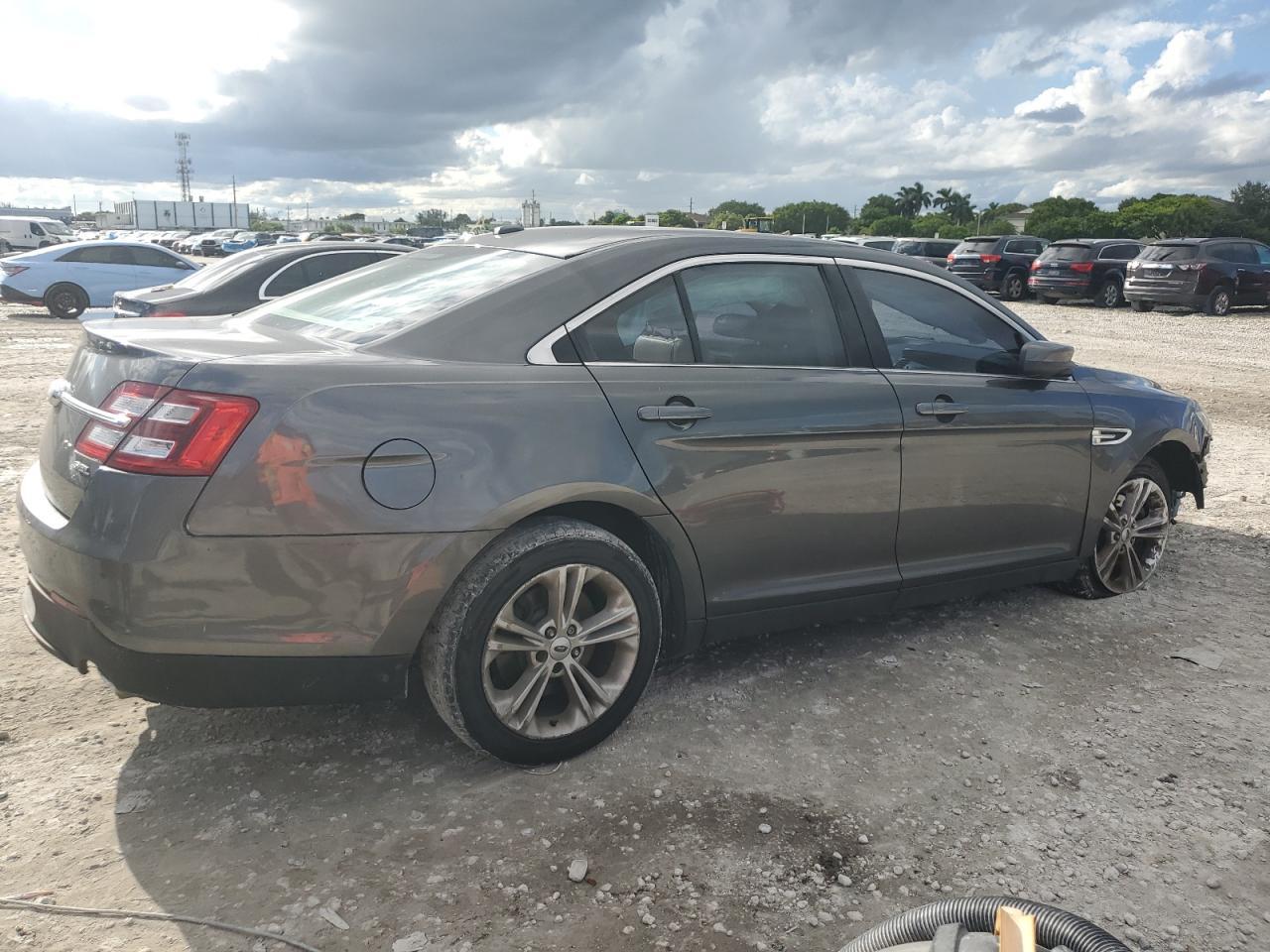 2017 Ford Taurus Sel - Image 3