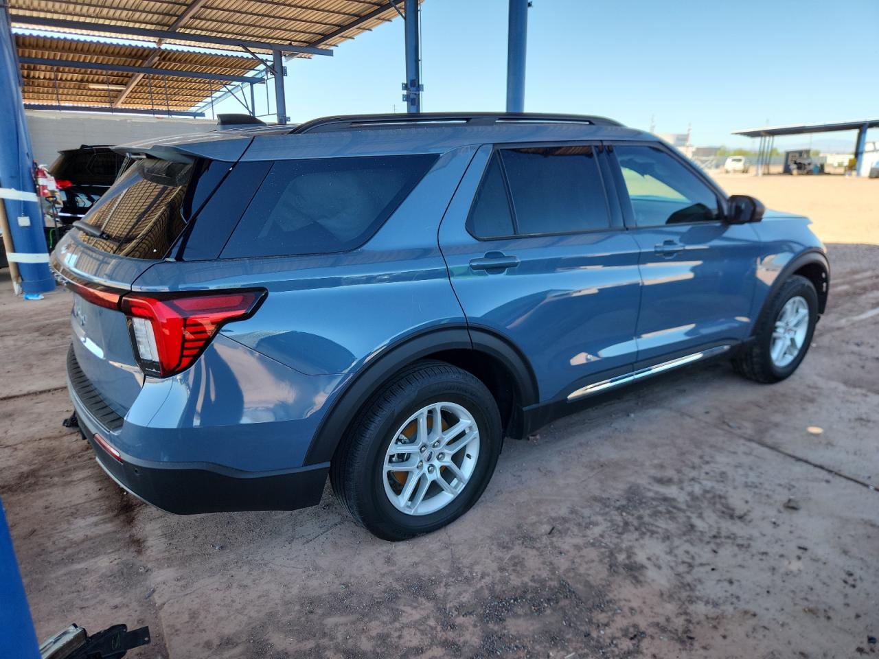 2025 Ford Explorer Active - Image 3