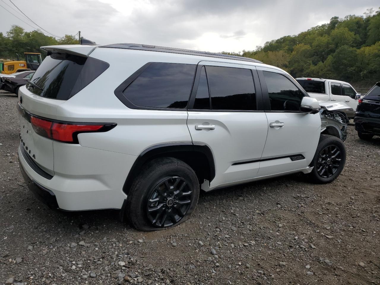 2024 Toyota Sequoia Sr5 - Фото 3