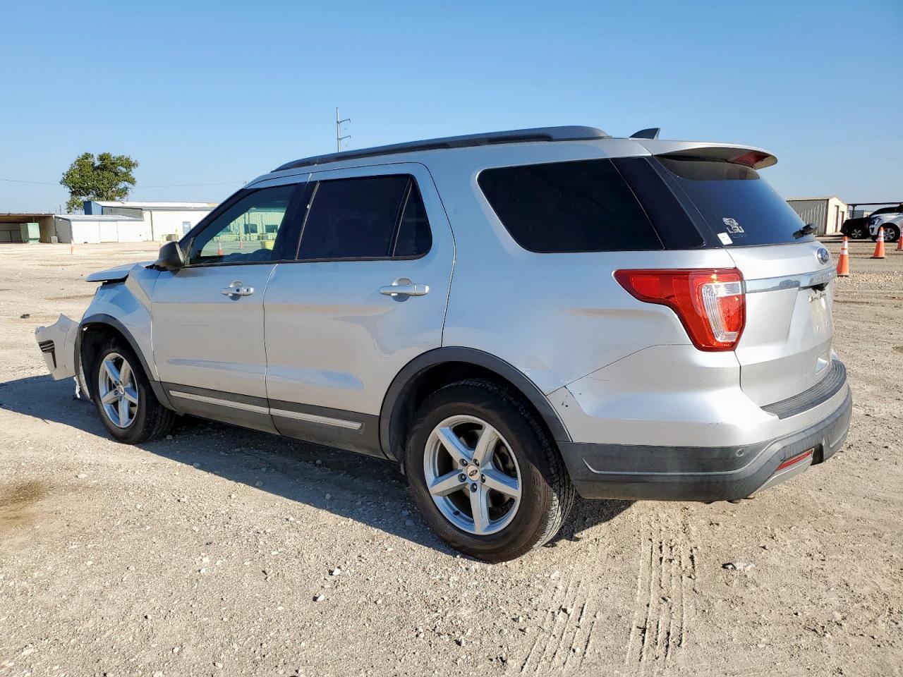 2019 Ford Explorer Xlt - Фото 2