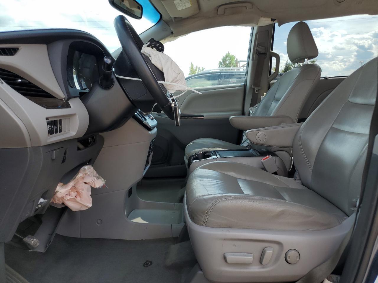 2015 Toyota Sienna Xle - Image 7