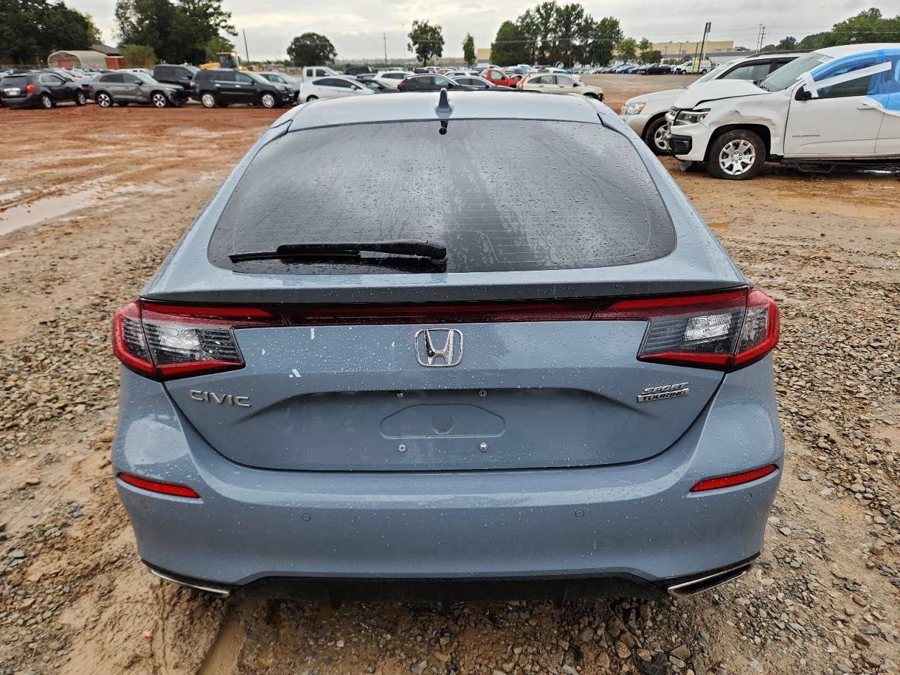 2022 Honda Civic Sport Touring - Image 6