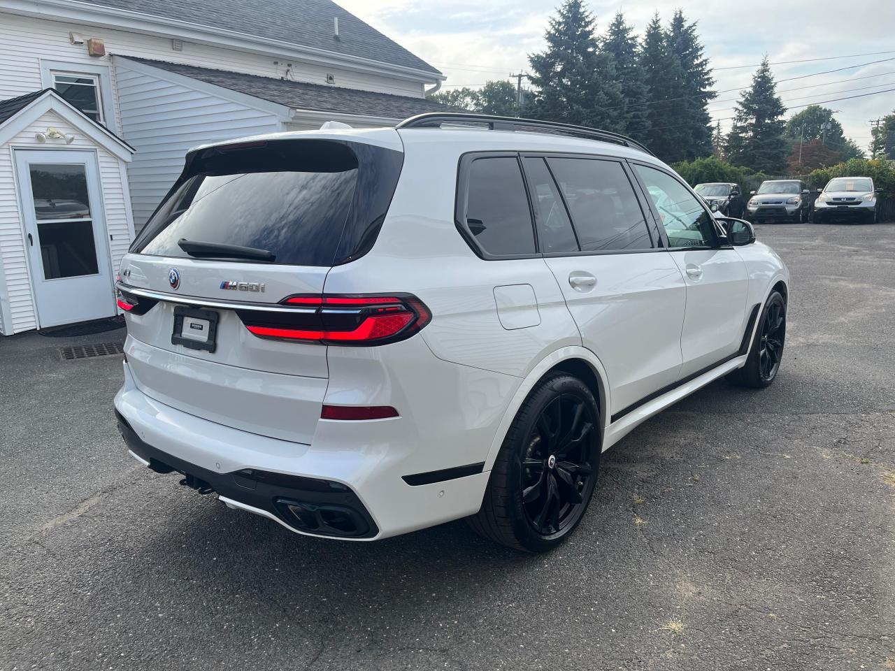 2023 BMW X7 M60I - Фото 3
