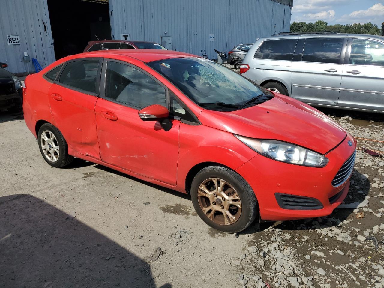 2015 Ford Fiesta Se - Фото 4