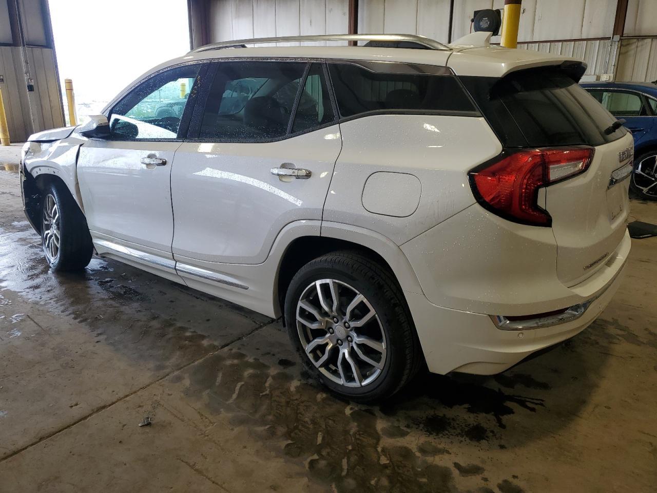 2024 GMC Terrain Denali - Image 2