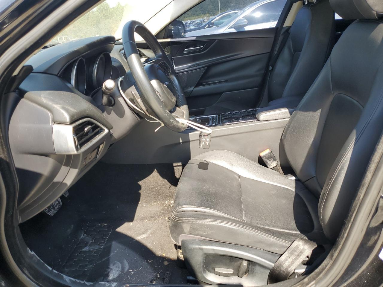 2018 Jaguar Xe - Image 7