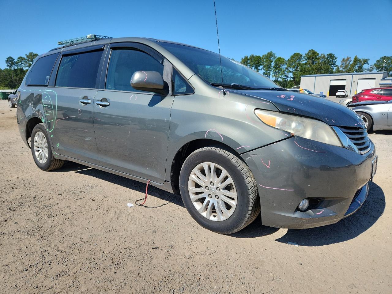 2013 Toyota Sienna Xle - Image 4