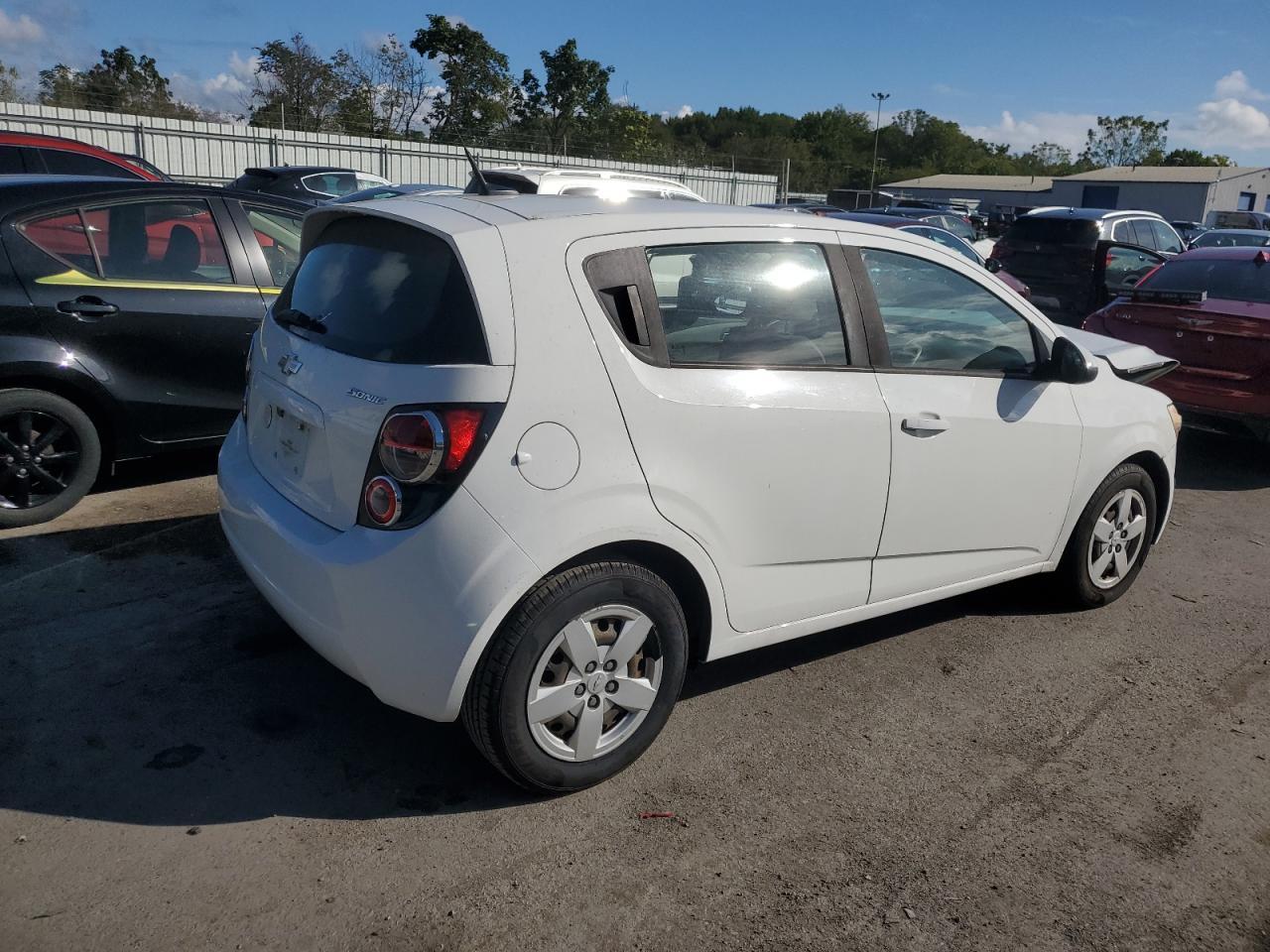 2014 Chevrolet Sonic Ls - Image 3