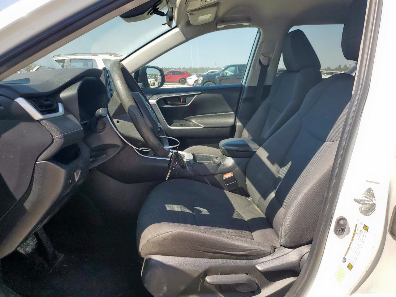 2020 Toyota Rav4 Le - Image 7