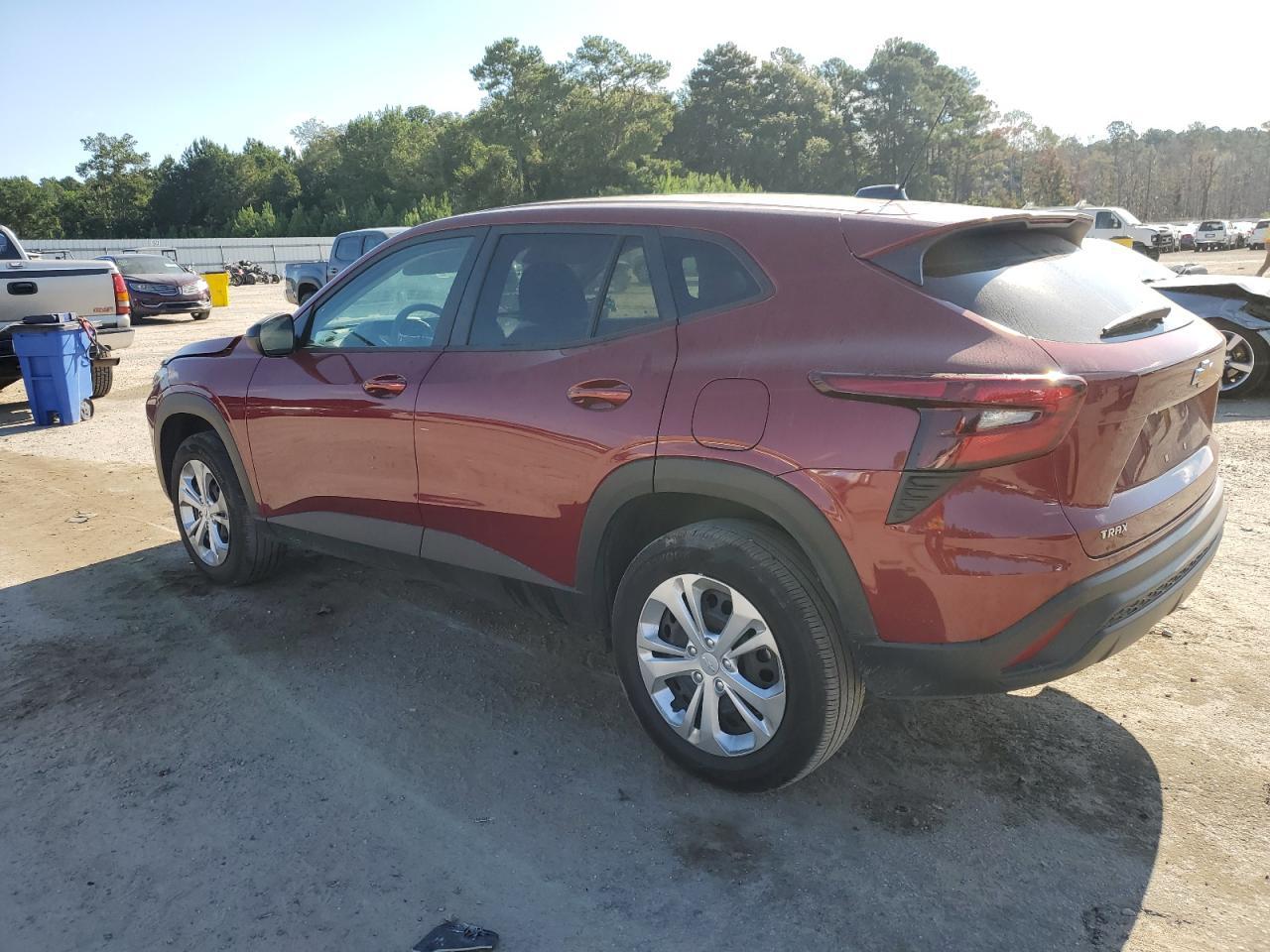 2025 Chevrolet Trax Ls - Фото 2